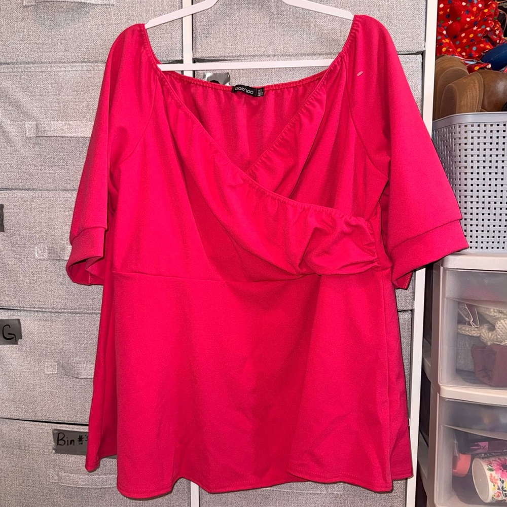 NWT Boohoo top size 22